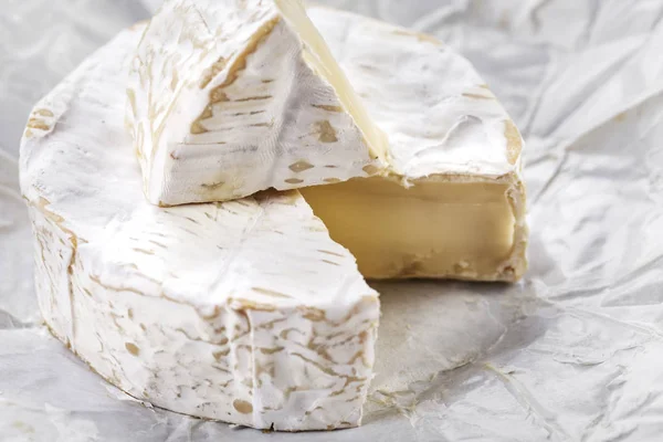 Formaggio brie tagliato da vicino — Foto Stock