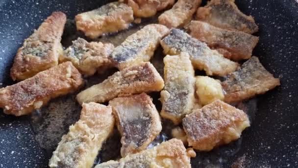 Cooking fish in a pan. — Stock Video