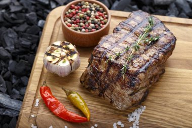 Biberli ızgara biftek.