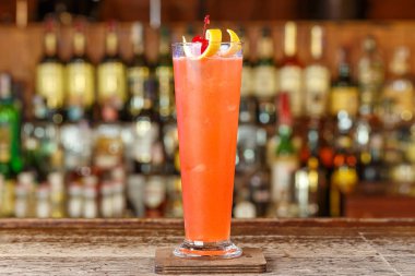 Kokteyl barda.