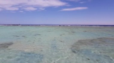 Öğleden sonra deniz ufku