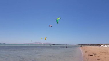 uçurtma sörfçü denizde yelken