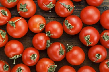 arka plan olarak kiraz domates