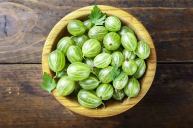 masada bir tabakta bektaşi üzümü
