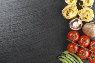 metin için spagetti tagliatelli yer