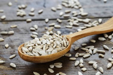 Masada ayçekirdeği var.