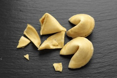 kırık fal kurabiyesi