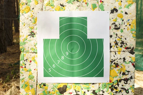 A target on a background of green — Stock Photo, Image