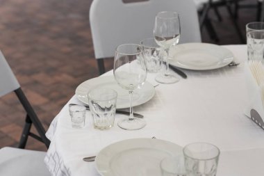 Lokantada servis yaptım.