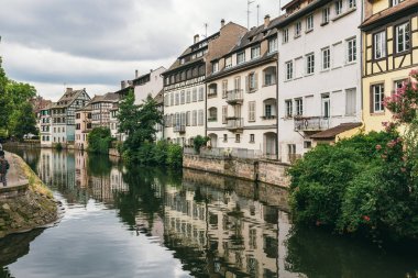 Ortaçağ evi cephesi