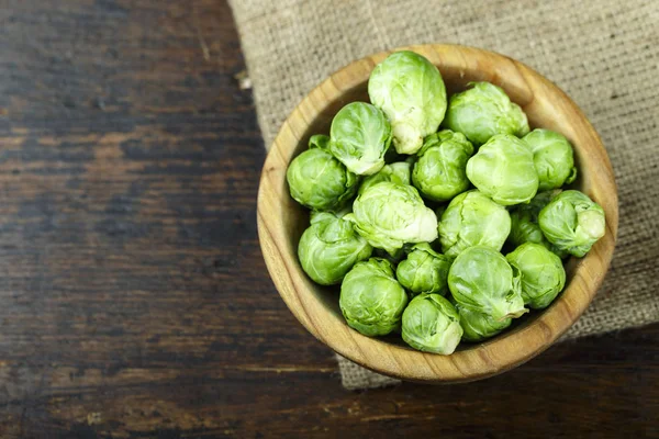 Cavoletti di Bruxelles crudi — Foto Stock