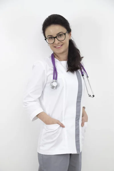 Pielęgniarka z stetoskopem w mundurze — Zdjęcie stockowe