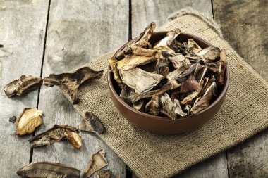 doğranmış kurutulmuş mantar