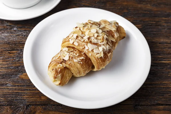 Croissant delicios pentru micul dejun — Fotografie, imagine de stoc