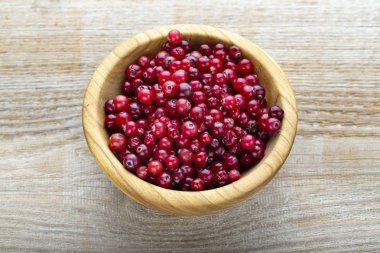 Tabakta çiğ yaban mersini