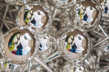 Noel topları kutusunda