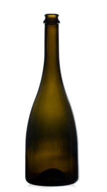 Beyaz arka planda izole edilmiş boş şampanya şişesi. Dosya kırpma yolu içeriyor.