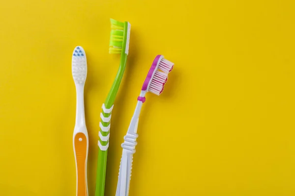 Зубна Щітка Ізольована Жовтому Тлі Охорони Здоров — стокове фото