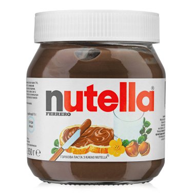 Ukrayna, Kyiv - 30 Haziran. 2020: Nutella Fındık Spread 'in kavanozu. Nutella İtalyan Ferrero şirketinin fındık aromalı tatlı markası. Dosya kırpma yolu içeriyor.