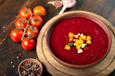 Baharatlı ev yapımı Gazpacho Çorbası. İspanyol mutfağı.