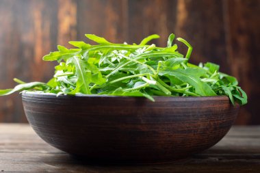 Taze roka yaprakları, roka. Vejetaryen yemeği.