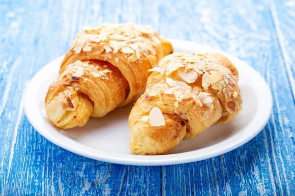 Micul Dejun Patiserie Croissant Farfurie Albă — Fotografie, imagine de stoc