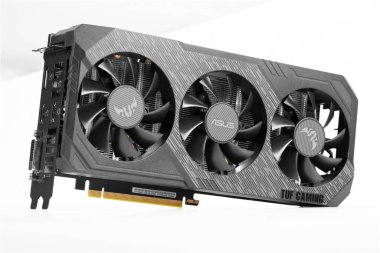 Kyiv, Ukrayna - Eylül 09.2020: Nvidia Geforse GTX 1660Ti Tuf Gaming ve beyaz arka plandaki kartı. Nvidia grafik işlemciler dünyasında önde gelen bir şirkettir..