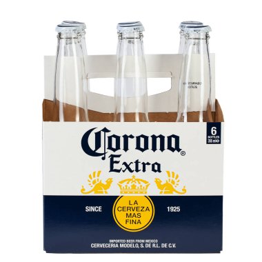 Ukrayna, Kyiv - Haziran 03. 2020: Beyaz arka planda altı boş Corona Extra bira şişesi. Corona, Amerika Birleşik Devletleri 'ndeki en popüler ithal bira. Dosya kırpma yolu içeriyor.