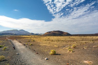 İspanya 'daki Kanarya Adaları, Lanzarote' deki El Cuervo volkanı ile güzel bir manzara..
