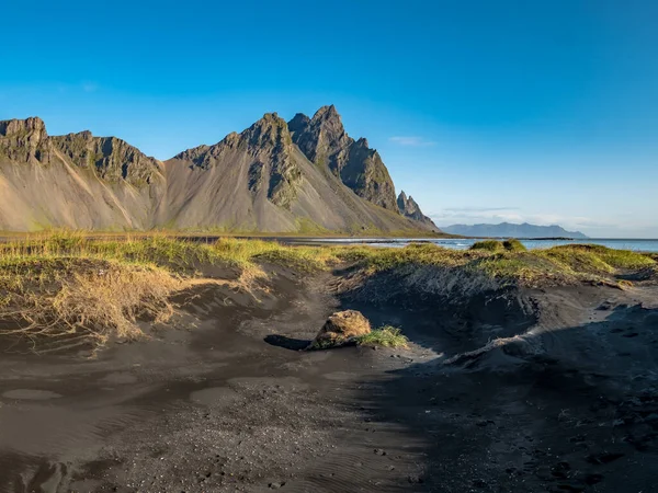 Paisaje Vista Épica Playa Arena Negra Stokksnes Día Soleado Montaña — Foto de Stock