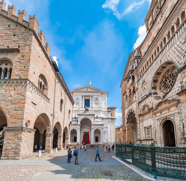 Bergamo Italy Circa May 2018 Tourists Pizza Doumo Basilica Santa — Stock Photo, Image