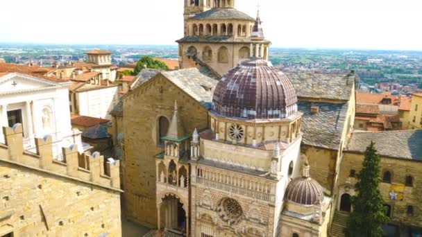 Flygfoto Över Basilikan Santa Maria Maggiore Och Cappella Colleoni Citta — Stockvideo