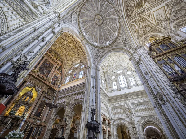 Cordoue Espagne Vers Décembre 2018 Touristes Visitant Autel Cathédrale Mosquée — Photo