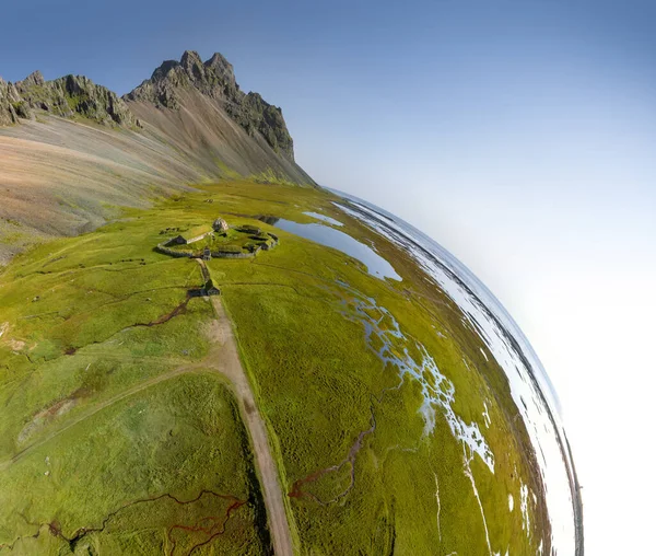 Paisaje Aéreo Islandés Con Pueblo Vikingo Stokksnes Mapa Distorsionado Del — Foto de Stock