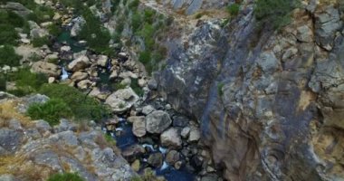 Güneşli bir günde Desfiladero de los Gaitanes. Malaga, İspanya.