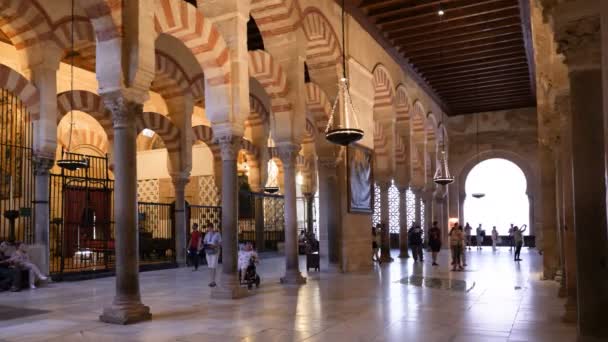西班牙科尔多瓦 2018年12月 科尔多瓦清真寺大教堂的内部景观 — 图库视频影像