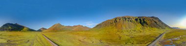 360 derece İzlanda havası. Güneşli bir günde Vestrahorn Dağı 'nın 360 manzarası. 