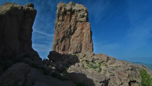 Roque Nublo Mountain Canary Islands Blue Sky Cinematic Camera Movement — Stock Video