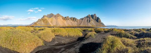 Paisaje Vista Épica Playa Arena Negra Stokksnes Día Soleado Montaña — Foto de Stock