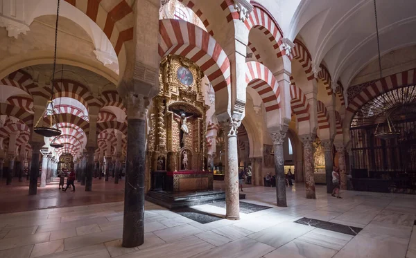 Cordoba Spanien Cirka December 2018 Turist Moskén Katedralen Cordoba — Stockfoto
