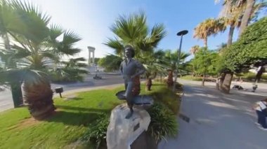 Malaga, İspanya. Temmuz 2019 dolaylarında. Şehrin tarihi merkezinde Malaga 'nın simgesi 