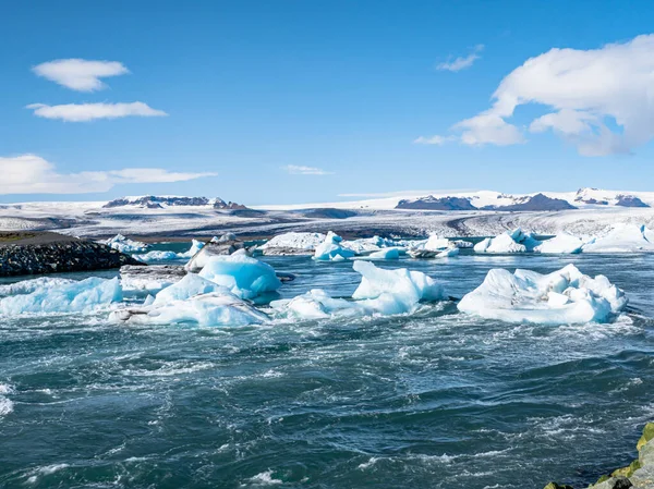 아이슬란드에서 통하는 하나인 석호에 빙하와 빙산의 파노라마 — 스톡 사진