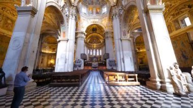 Bergamo, İtalya, Temmuz 2018. Santa Maria Maggiore Bazilikası İçişleri.