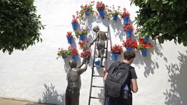 Córdoba España Alrededor Junio 2018 Los Turistas Toman Fotos Monumento — Vídeos de Stock
