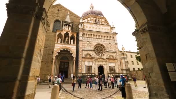 Bergamo Italië Circa Juni 2018 Toeristen Adn Gevel Van Basiliek — Stockvideo