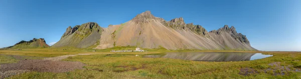 Panorama Pueblo Vikingo Stokksnes Islandia Con Montaña Vestrahorn Fondo — Foto de Stock