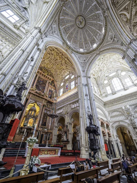 Cordoue Espagne Vers Décembre 2018 Touristes Visitant Autel Cathédrale Mosquée — Photo