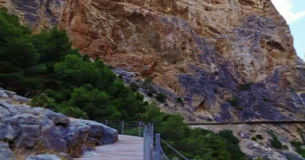 晴れた日のアンダルシア スペイン の美しい風景 ガイタネスの峡谷と Caminito Del Rey マラガ スペイン — ストック動画