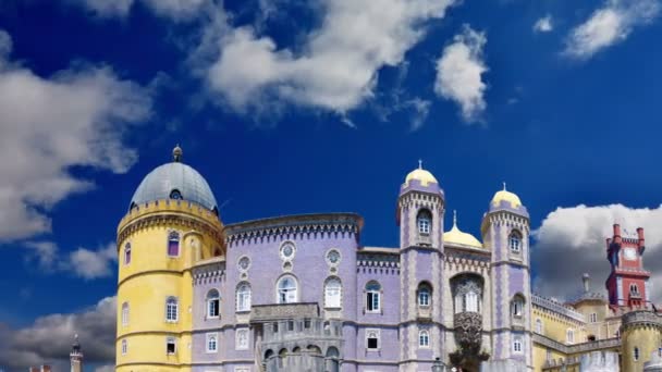 時間経過雲とペナ国立宮殿 シントラポルトガル — ストック動画