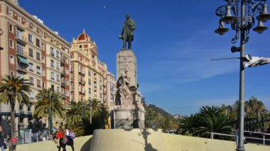 Malaga, İspanya. Ocak 2018 civarı. Şehrin tarihi merkezinde bulunan Mariano Benlliure 'nin Manuel Domingo Larios y Larios (Marques de Larios) anıtı.
